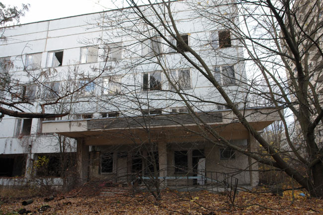 опустевшая полклинника в Чернобыле