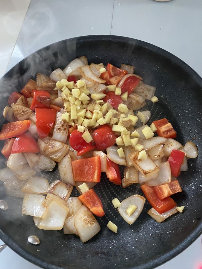 Куриные сердечки с овощами